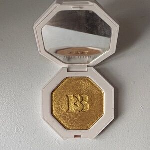 Fenty Beauty Gold Compact Highlighter